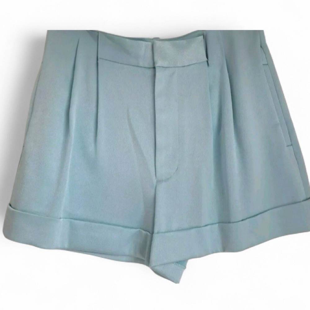 Alice + Olivia “Conry” Pleated Satin Shorts in Powder Blue NWT Size 6 - Picture 3 of 5
